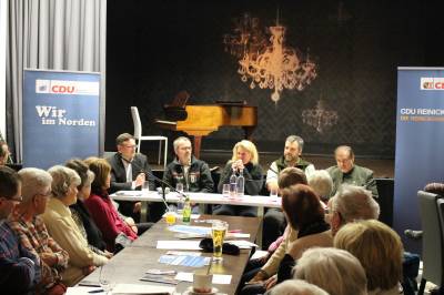 Als Teilnehmer der Expertenrunde zum Thema Wildschweine hatte Stephan Schmidt den Leiter der Abt. Kommunikation des Landesforstamtes, Marc Franusch, Tierrztin Jeanette Koepsel, Revierfrster Frank Mosch und  Jger Jrgen Rosinsky begren knnen.