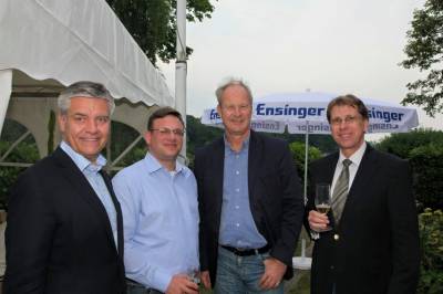 
Reinickendorf und vor allem Heiligensee, Konradsh�he und Tegelort liegen mir am Herzen. Mit dem Reinickendorfer Bundestagsabgeordneten Dr. Frank Steffel, dem Abgeordneten Manuel Heide und Baustadtrat Martin Lambert tausche ich mich regelm��ig aus. 