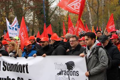 Demonstration der Belegschaft von MAN in Tegel fr die gefhrdeten Arbeitspltze.