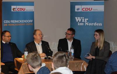 Information zur Initiative Videoaufklrung und Datenschutz mit Sascha Braun (GdP), Heinz Buschkowsky (ehem. Brgermeister von Neuklln) und Stephan Schmidt MdA (v.l.n.r.) 